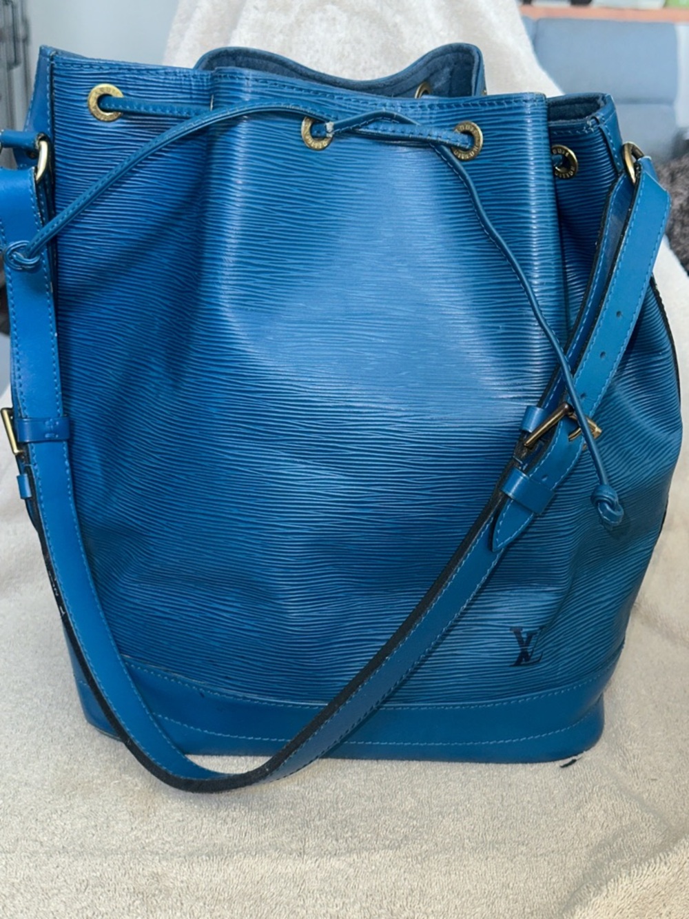Authentic Vintage Louis Vuitton Noe Blue Epi Leather Drawstring Shoulder Bag